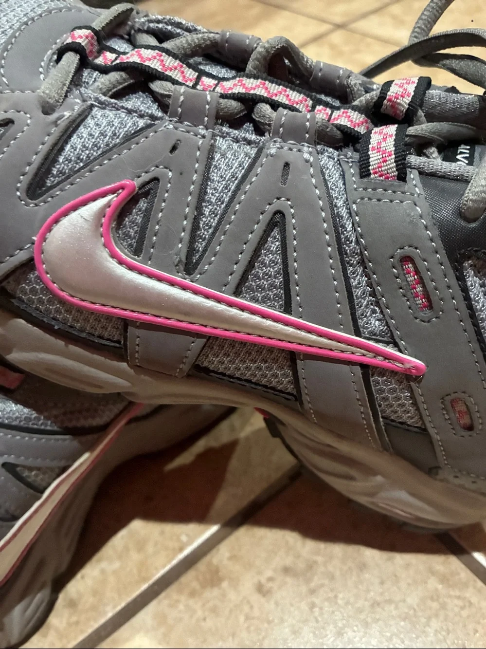 Nike Women's Gray and Pink Athletic Sneakers